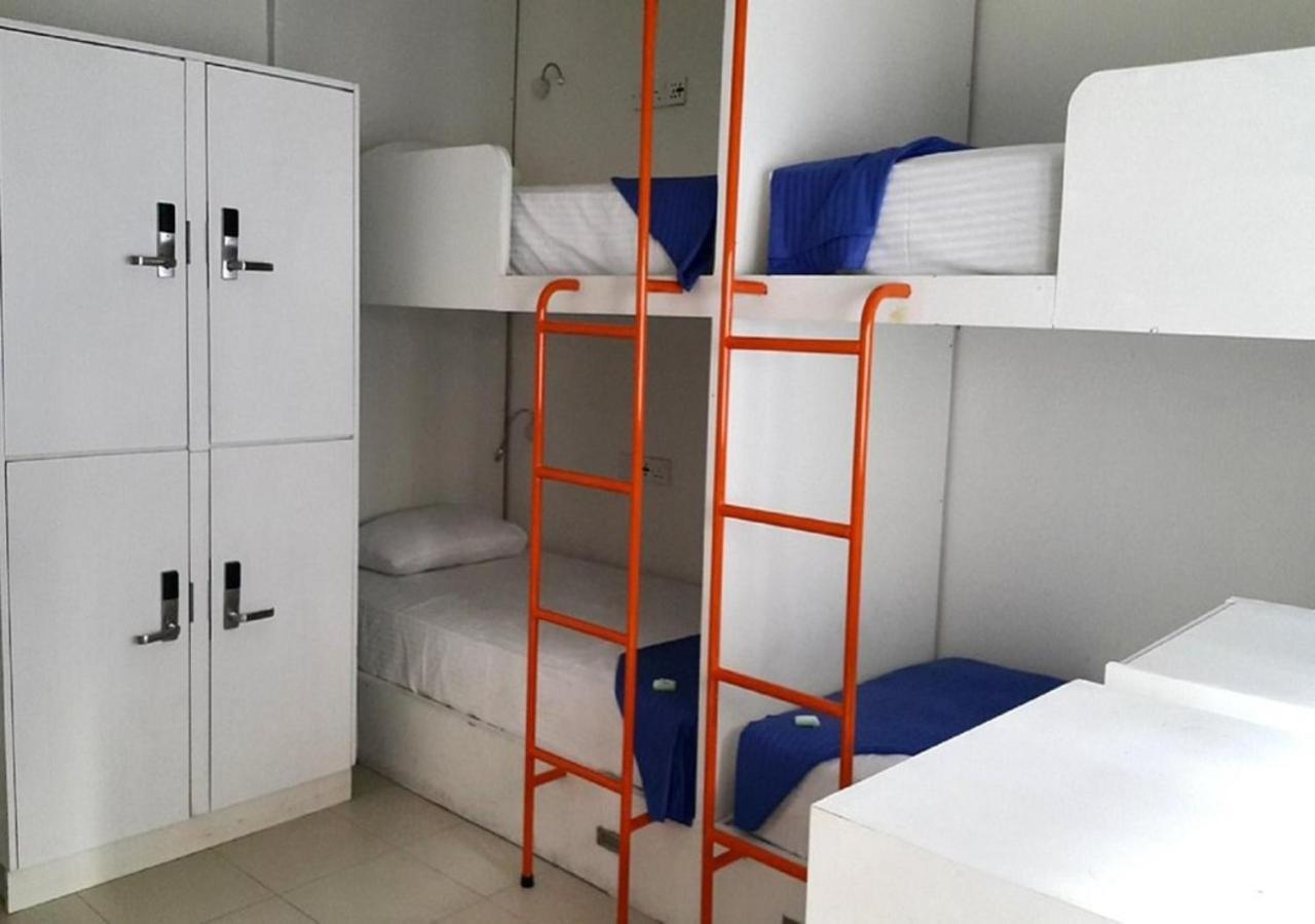 Traveler'S Haven Hostel At Colombo Intl Airport 카투나야크 외부 사진