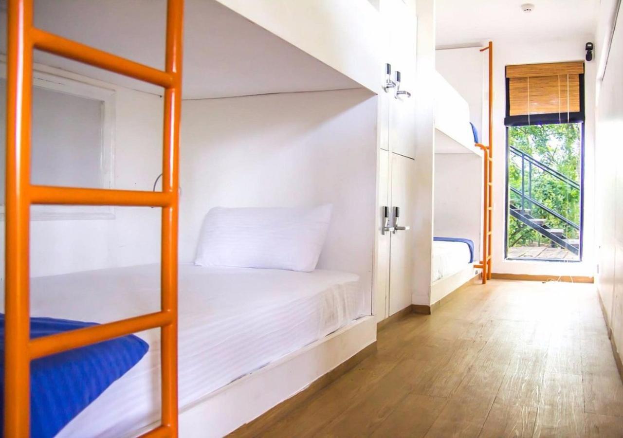 Traveler'S Haven Hostel At Colombo Intl Airport 카투나야크 외부 사진