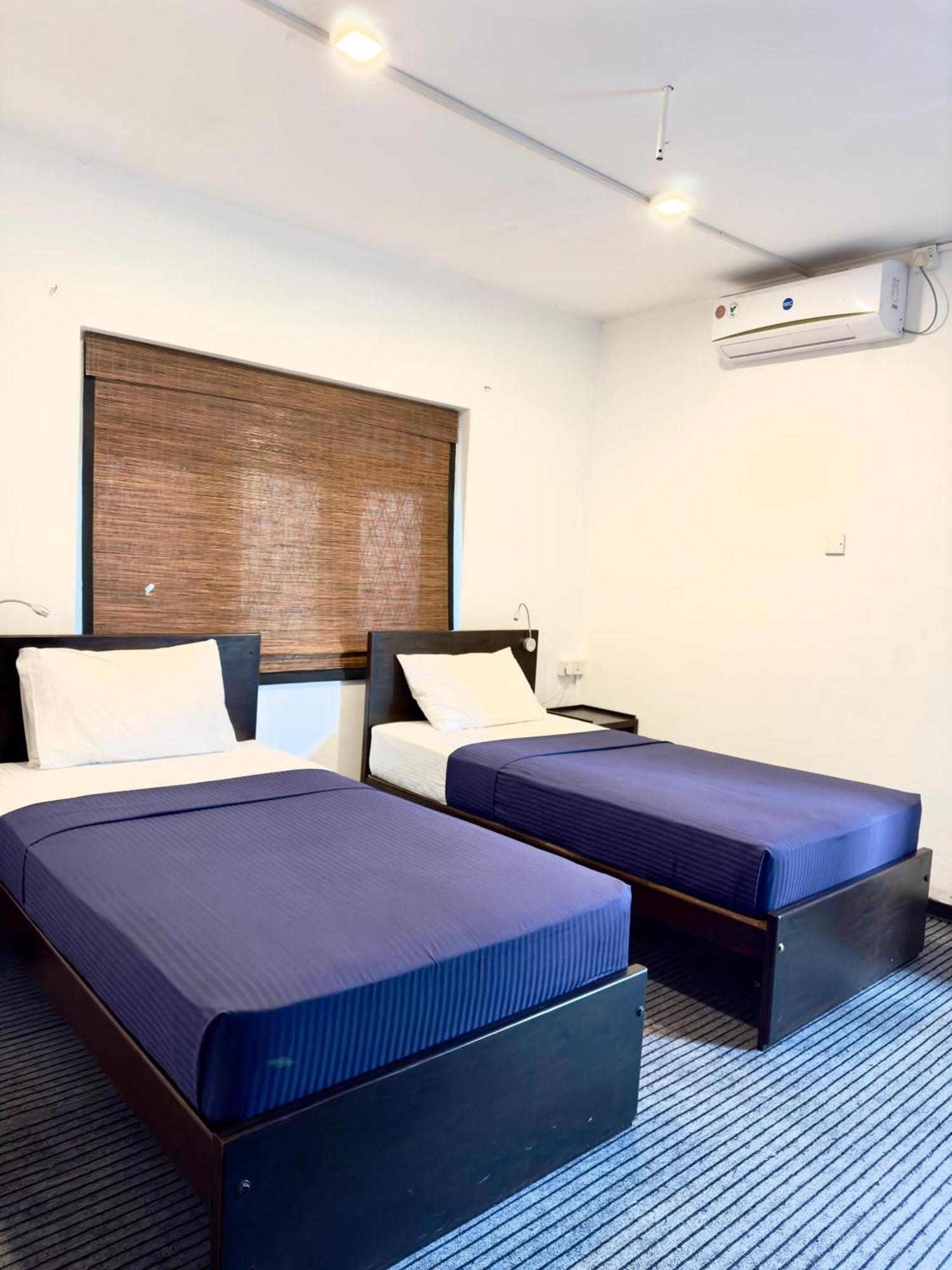 Traveler'S Haven Hostel At Colombo Intl Airport 카투나야크 외부 사진