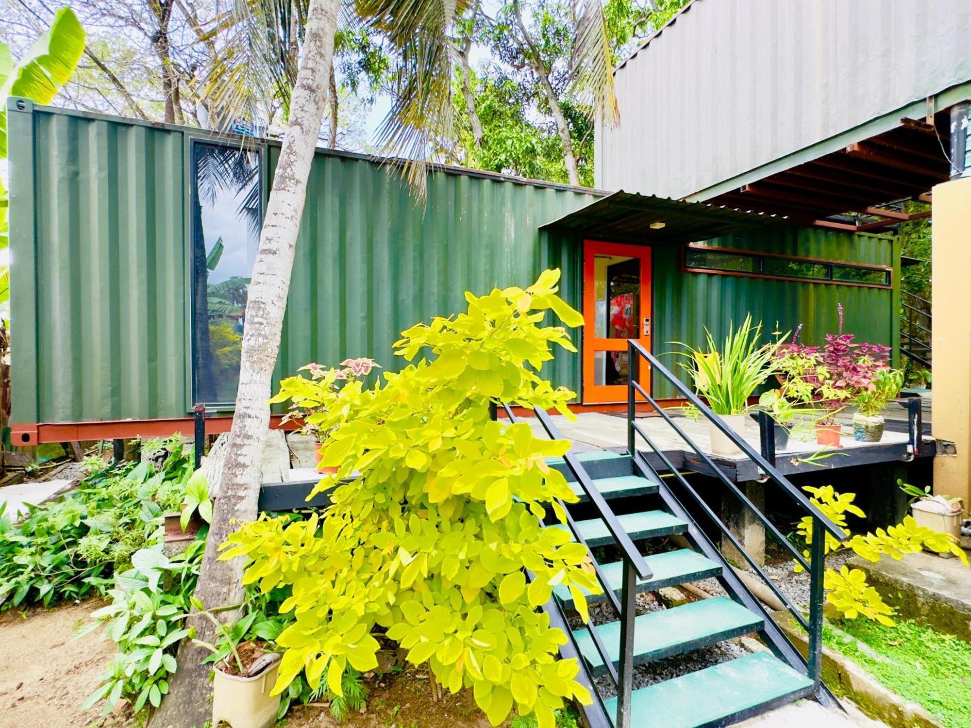 Traveler'S Haven Hostel At Colombo Intl Airport 카투나야크 외부 사진