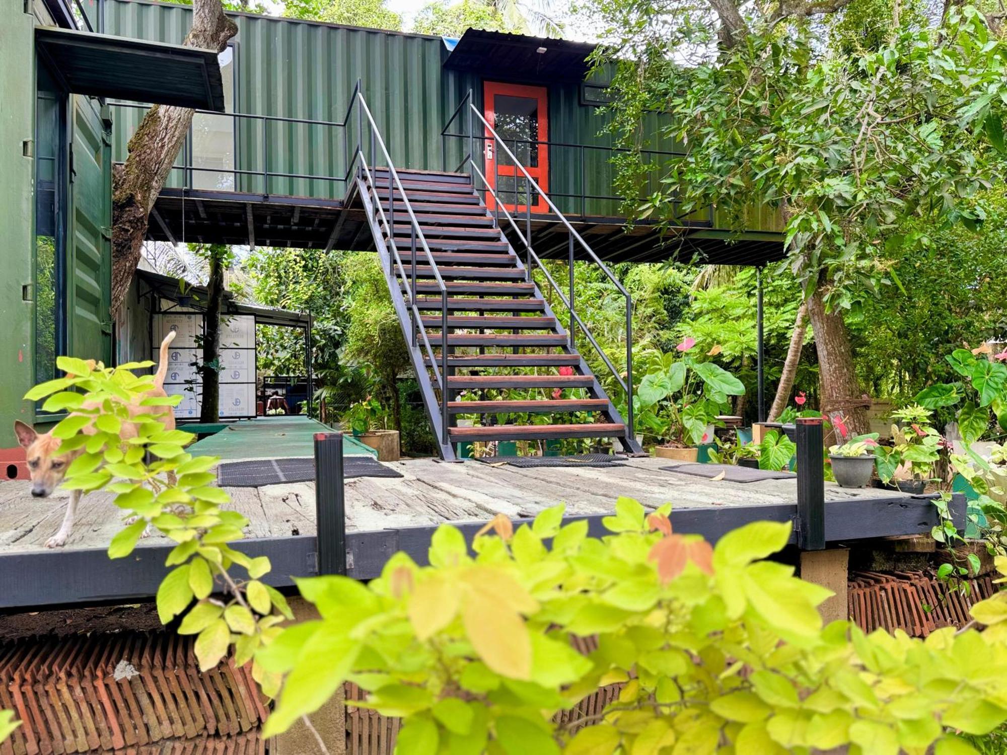 Traveler'S Haven Hostel At Colombo Intl Airport 카투나야크 외부 사진